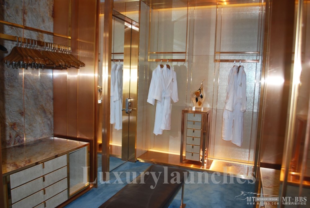 香港丽兹卡尔顿酒店The Ritz-Carlton, Hong Kong_Ritz-carlton-hong-kong-presidential-suite-wardrobe.jpg