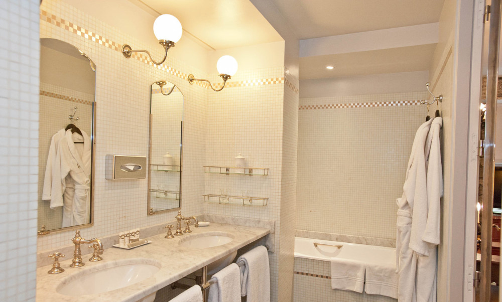 bathroom-suite--v1409821-67-1280.jpg