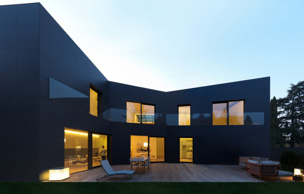 意大利艾米利亚莎索罗住宅/Enrico Iascone Architetti_Private-House-in-Sassuolo-00.jpg