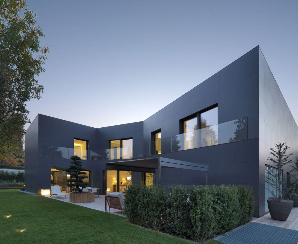 意大利艾米利亚莎索罗住宅/Enrico Iascone Architetti_Private-House-in-Sassuolo-00-1.jpg