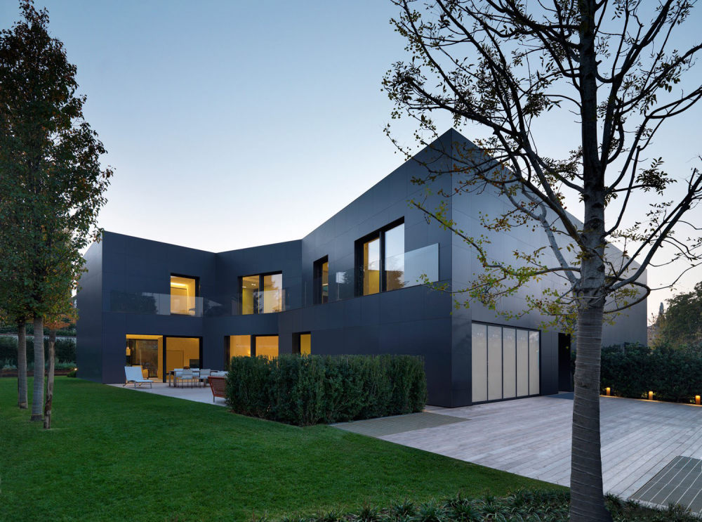 意大利艾米利亚莎索罗住宅/Enrico Iascone Architetti_Private-House-in-Sassuolo-01.jpg