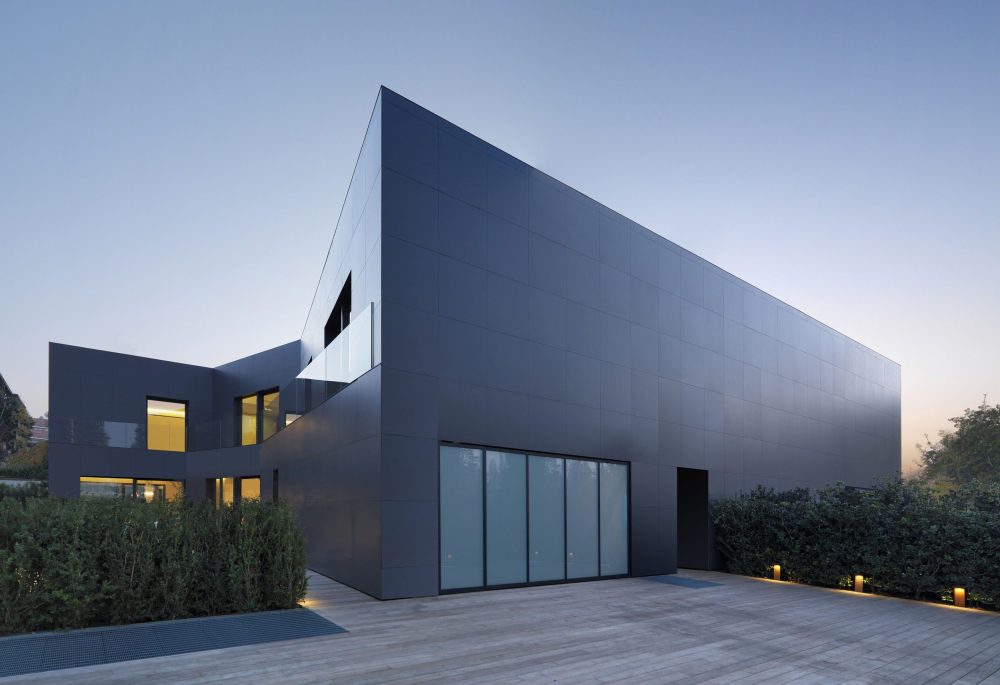 意大利艾米利亚莎索罗住宅/Enrico Iascone Architetti_Private-House-in-Sassuolo-01-1.jpg