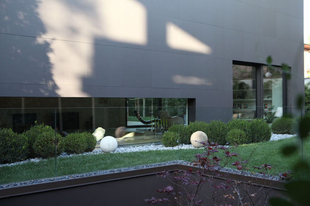 意大利艾米利亚莎索罗住宅/Enrico Iascone Architetti_Private-House-in-Sassuolo-03-3.jpg