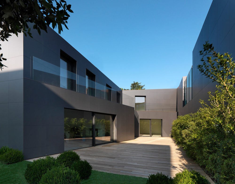 意大利艾米利亚莎索罗住宅/Enrico Iascone Architetti_Private-House-in-Sassuolo-06.jpg