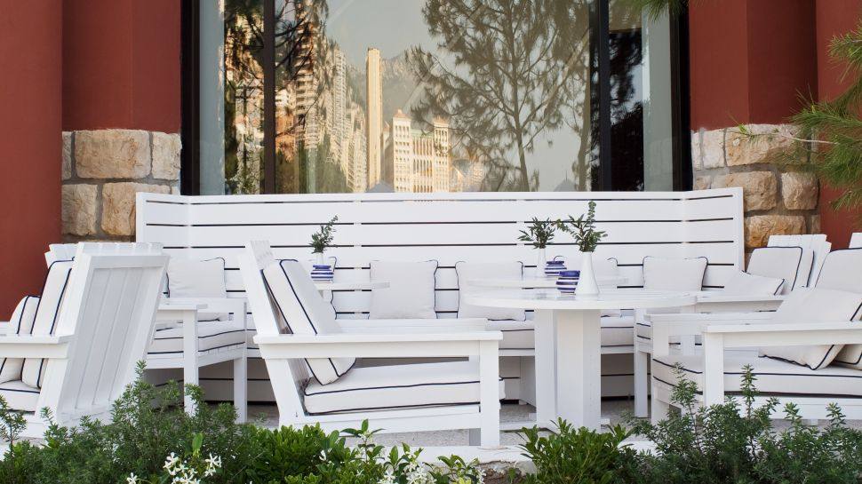 蒙特卡洛海滩酒店 Monte Carlo Beach_002790-04-outdoor-sitting-area.jpg