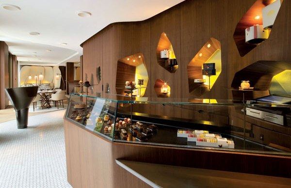 Restaurant @ M. Oriental Paris_385182-Oak_veneer_graces_the_patisserie_Cake_Shop_Photo_by_Eric_Laignel_.jpg