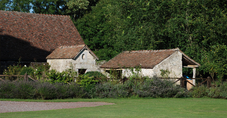 法国萨尔特Château de Saint Paterne酒店_poolhouse.jpg