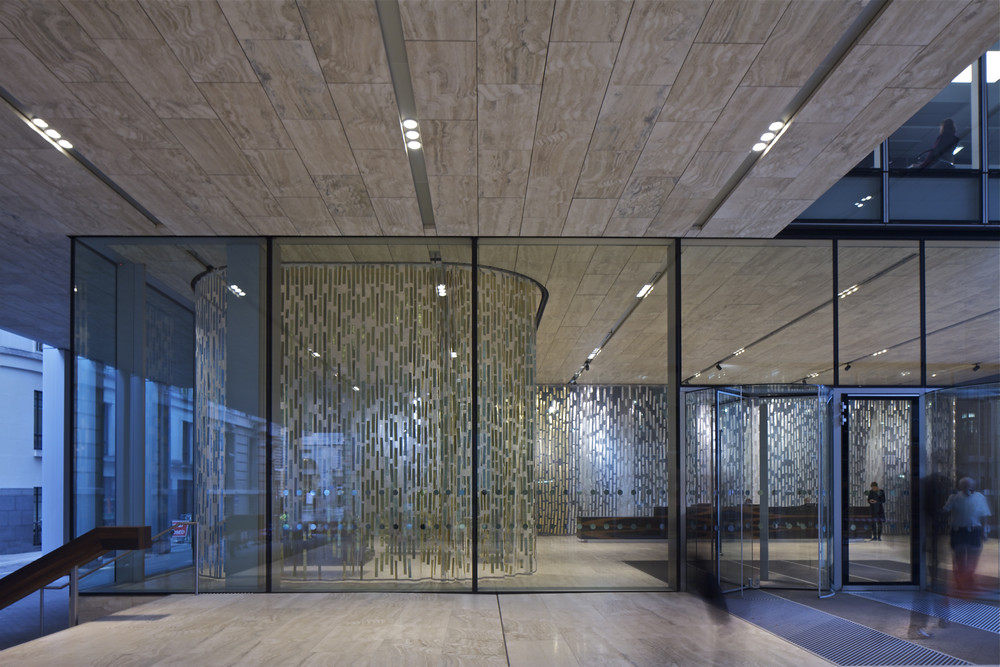 伦敦New Court—OMA_19-Reception-area-with-curtain-Copyright-OMA-by-Philippe-Ruault.jpg