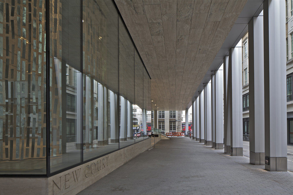 伦敦New Court—OMA_20-Car-access-alongside-St-Swithins-Lane-Copyright-OMA-by-Philippe-Ruault.jpg