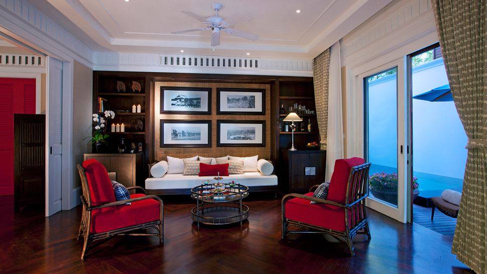 泰国清迈137 Pillars House_010410-05-louis_leonowens_suite_living_room4.jpg