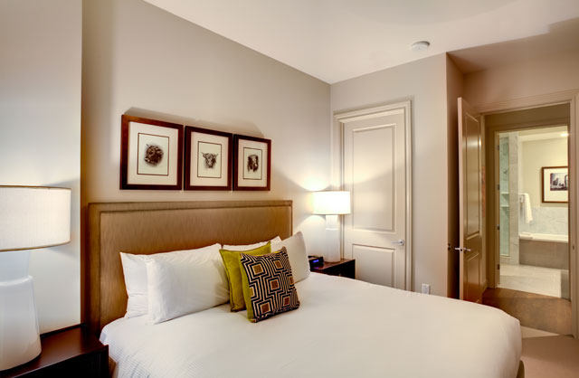 德州休斯顿﻿Hotel Sorella Citycentre_suite-1103-bedroom.jpg