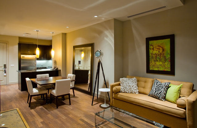 德州休斯顿﻿Hotel Sorella Citycentre_suite-1103-living.jpg