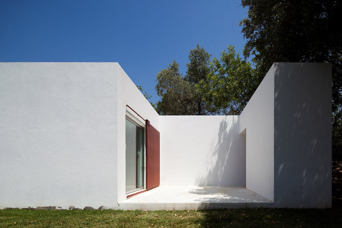 绿山白居House of Agostos / Pedro Domingos__c_YIvrhV1pqSzNEpdkbSMivGsW6nWdVSLTU05y86vMsSc8gzjeTWyUAGYl5wxAUAtR6Uf81lp8O0Dkt.jpg