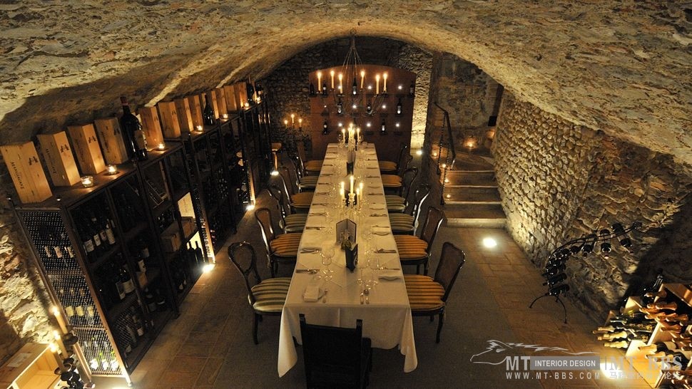 意大利佛罗伦萨曼嘉卡纳渡假别墅 (Villa Mangiacane)_002833-09-dinner_at_wine-cellar.jpg