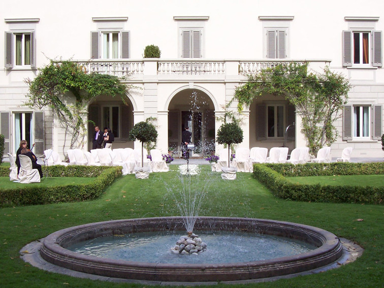 意大利佛罗伦萨拉维德塔别墅酒店 Villa la Vedetta_2ceremony-front-and-fountain.jpg