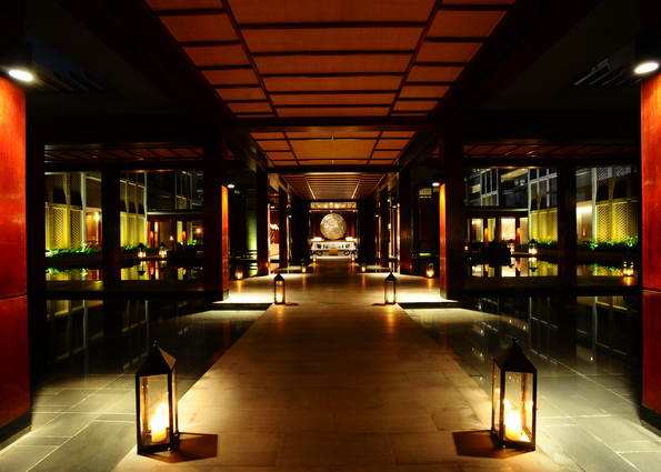 三亚半山半岛安纳塔拉度假酒店 Anantara Sanya Resort & Spa_Anantara_Sanya_China-Lobby-entrance-by-night-ASY_1709.jpg