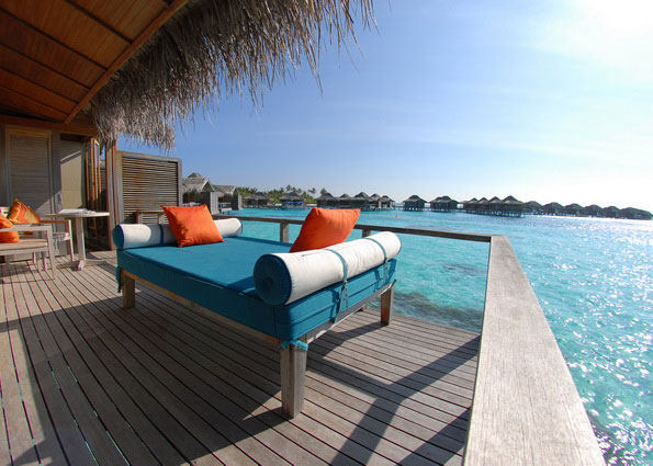 马尔代夫 安娜塔拉薇莉岛度假村 Anantara Veli Resort & Spa_Anantara_Veli_Maldives_Over_Water_Bungalow_deck-AVM_1536.jpg