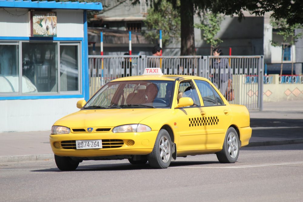 云深不知处（朝鲜）_平壤黄色出租车.jpg