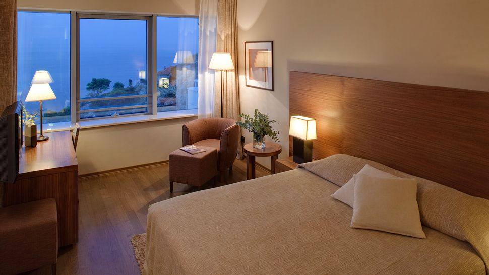 克罗地亚贝尔维尤杜布罗夫尼克酒店 Hotel Bellevue Dubrovnik_005234-11-bedroom-view.jpg