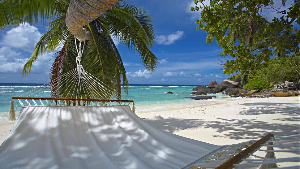 希尔顿塞舌尔Labriz度假村 Hilton Seychelles Labriz Resort & Spa_006880-02-hammock-ocean-view.jpg