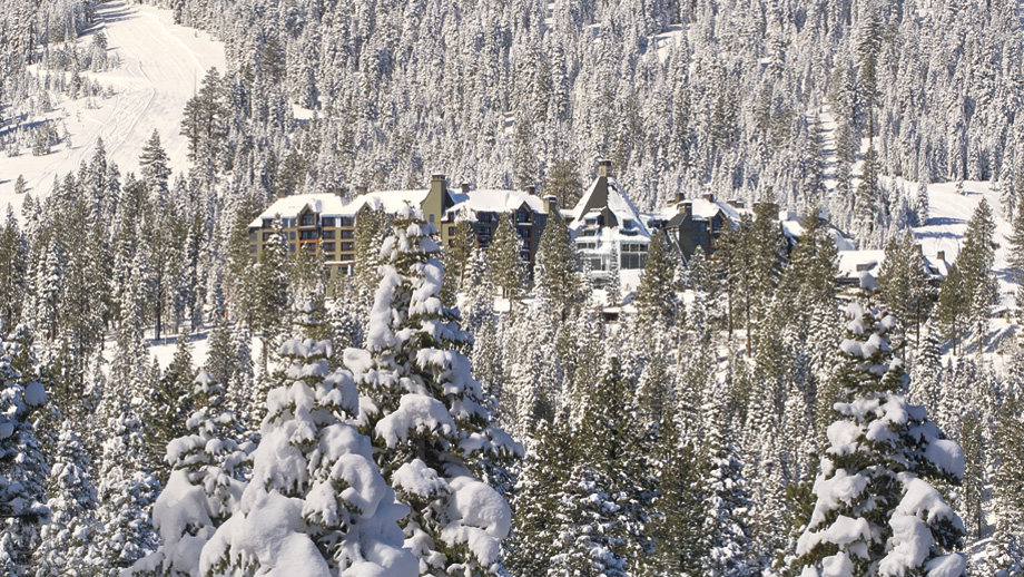 加州太浩湖丽思卡尔顿酒店 THE RITZ-CARLTON, LAKE TAHOE_Experience a place as magical as its mountain backdrop..jpg