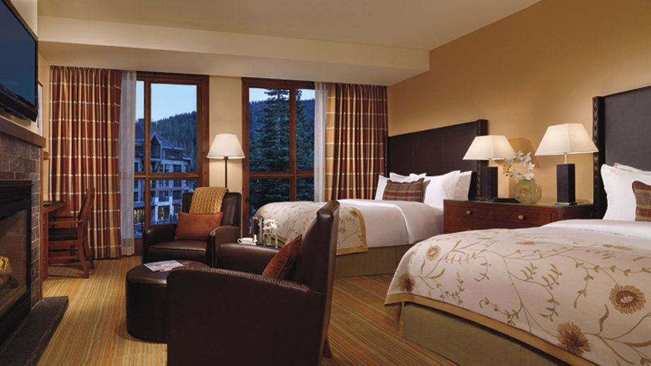 加州太浩湖丽思卡尔顿酒店 THE RITZ-CARLTON, LAKE TAHOE_In-room fireplaces provide a welcoming retreat from the outdoors.jpg