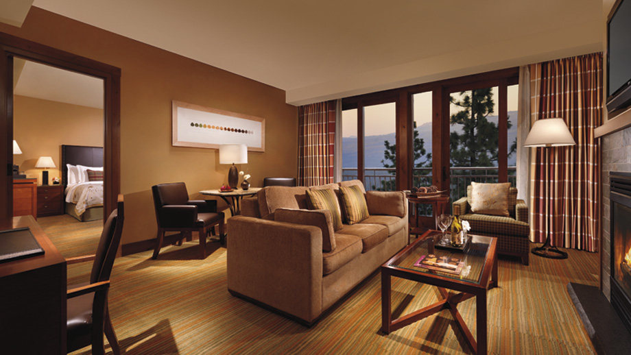 加州太浩湖丽思卡尔顿酒店 THE RITZ-CARLTON, LAKE TAHOE_Luxurious Suites with mountain or valley views.jpg