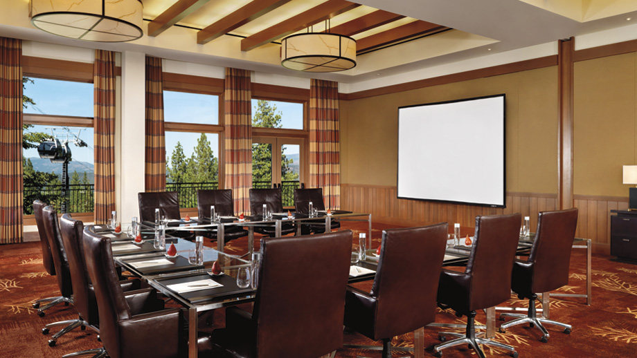 加州太浩湖丽思卡尔顿酒店 THE RITZ-CARLTON, LAKE TAHOE_The Pines Ballroom is accompanied by an outdoor terrace overlooking the mountain.jpg