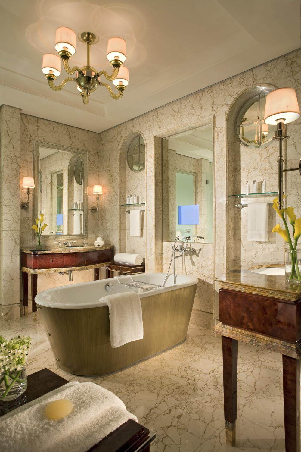 新加坡瑞吉酒店 he St. Regis Singapore_22)The St. Regis Singapore—Excutive Deluxe Room - Marble Bathroom 拍攝者.jpg