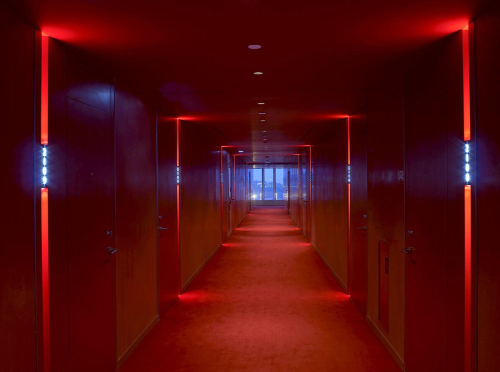巴塞罗纳W酒店（W Barcelona, Barcelona, Spain）_9)W Barcelona—W Bareclona Coral Red Corridor 拍攝者.jpg