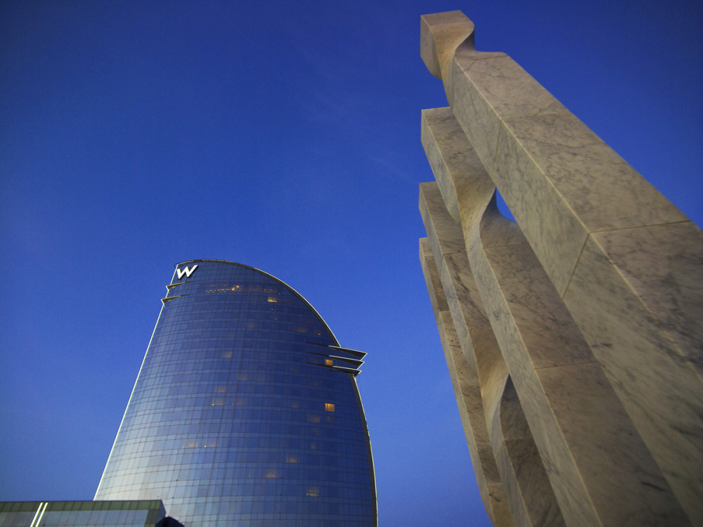 巴塞罗纳W酒店（W Barcelona, Barcelona, Spain）_10)W Barcelona—View From Bofill Sculptures For W Barcelona 拍攝者.jpg