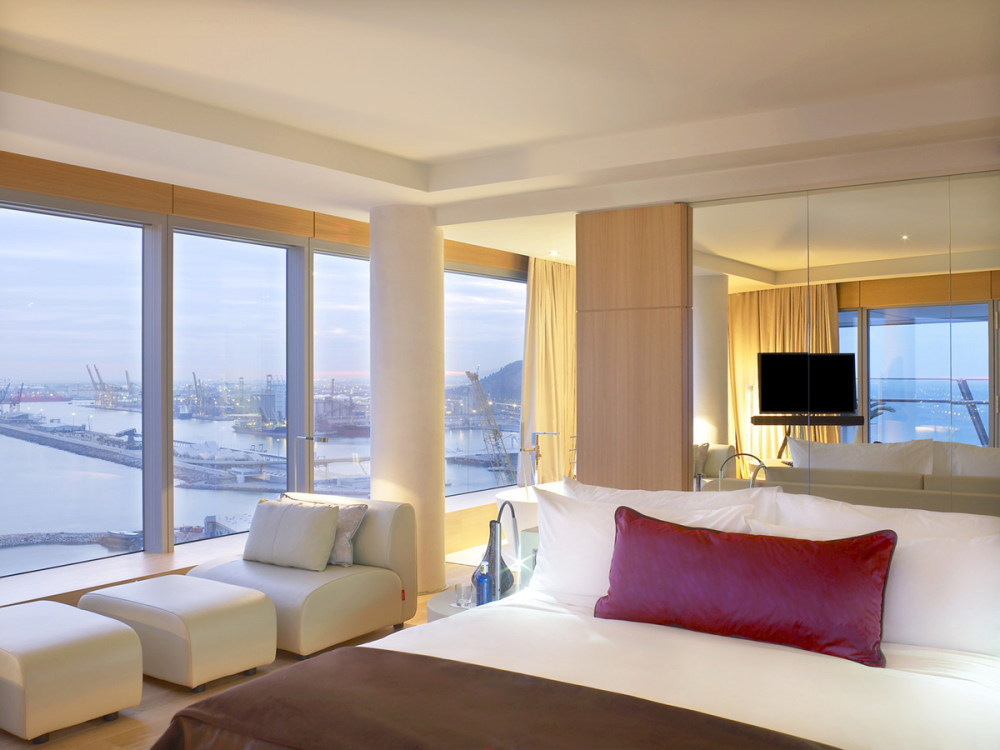 巴塞罗纳W酒店（W Barcelona, Barcelona, Spain）_12)W Barcelona—Extreme WOW Suite Bedroom with port views 拍攝者.jpg