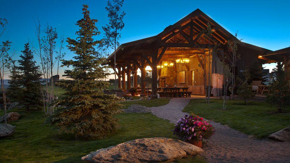 美国怀俄明州萨拉托加Brush Creek Ranch lodge_010342-02-ChuckWagon.jpg