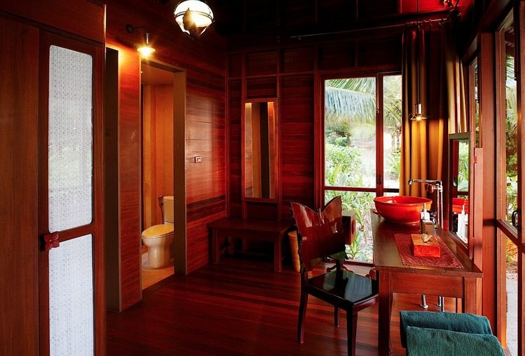 泰国普吉岛Zeavola Hotel_Zeavola_-_Beach_Front_Suite,_Bathroom.jpg