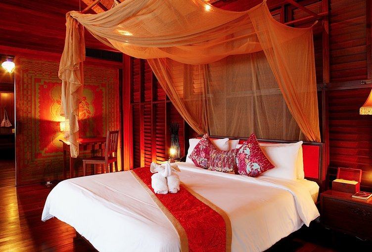 泰国普吉岛Zeavola Hotel_Zeavola_-_Beach_Front_Suite,_Bedroom_2.jpg