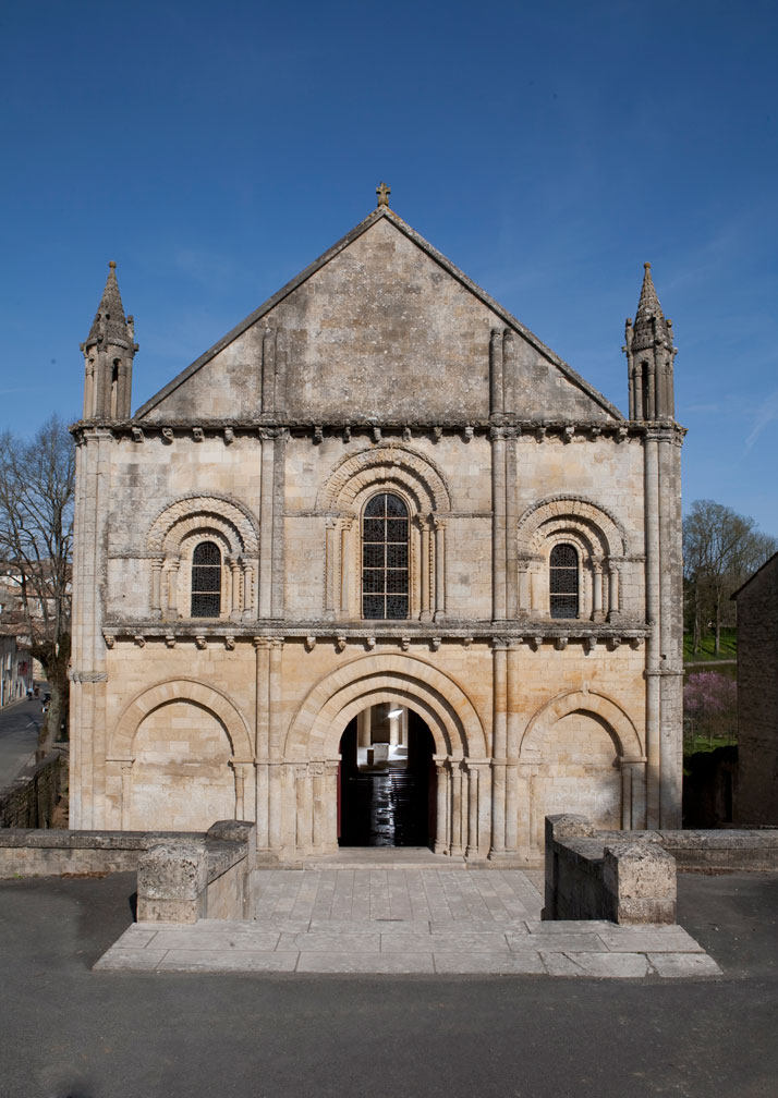 St-Hilaire-church-in-Melle-by-Mathieu-Lehanneur-photo-Felipe-Ribon-yatzer-21.jpg