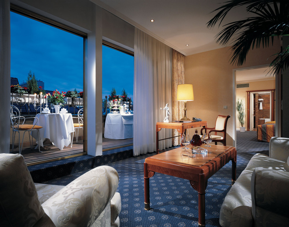 柏林布里斯托尔凯宾斯基酒店 Kempinski Hotel Bristol Berlin_Print_BER1BalconySuiteAS1.jpg