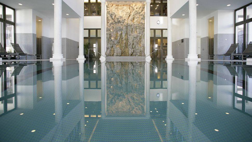 瑞士圣莫里茨凯宾斯基酒店 Kempinski Grand Hotel des Bains St. Moritz_003090-08-indoor_pool.jpg