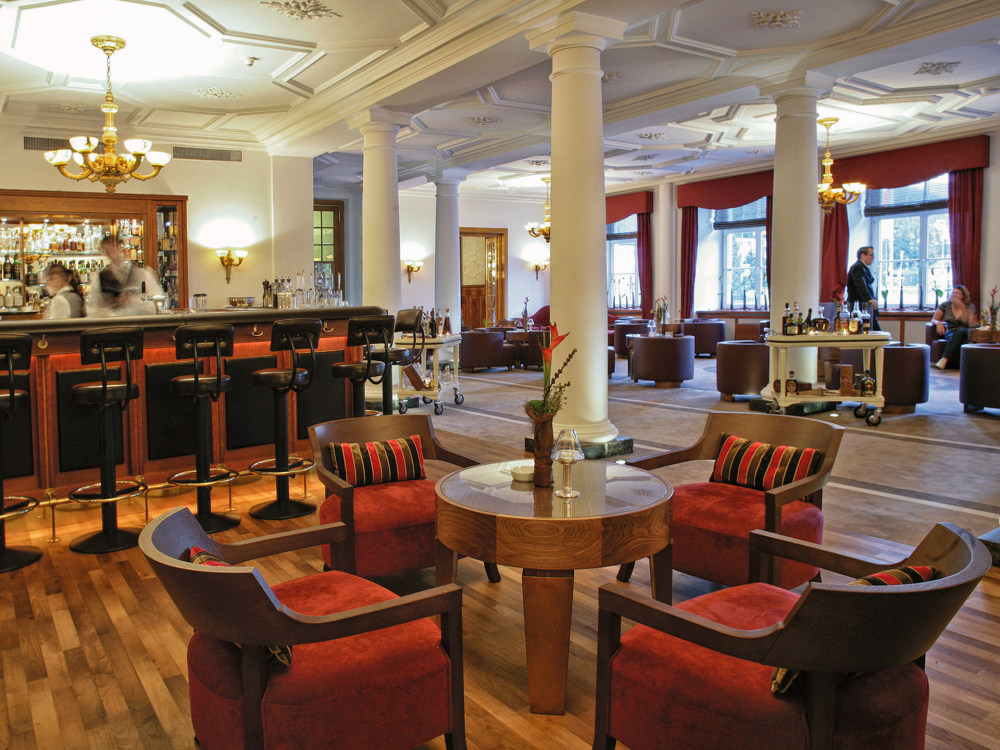 瑞士圣莫里茨凯宾斯基酒店 Kempinski Grand Hotel des Bains St. Moritz_Print_Bar-StMoritz.jpg