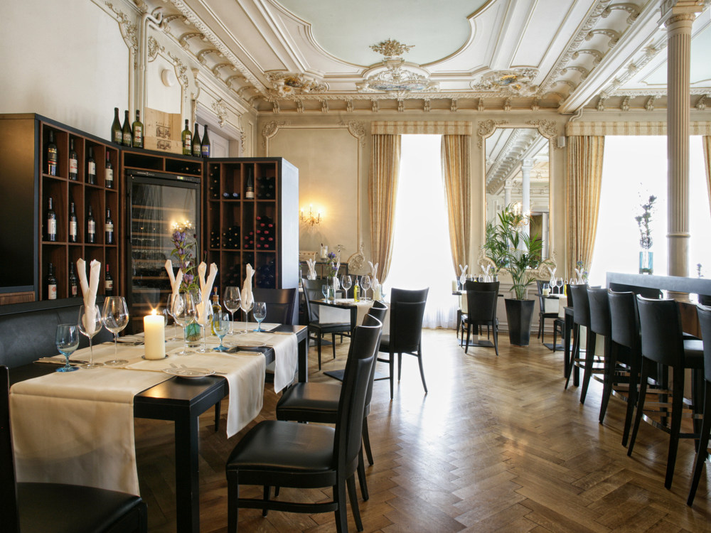 瑞士圣莫里茨凯宾斯基酒店 Kempinski Grand Hotel des Bains St. Moritz_Print_Restaurant-Enoteca.jpg