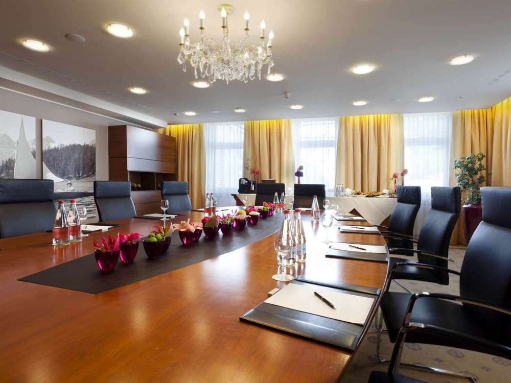 瑞士圣莫里茨凯宾斯基酒店 Kempinski Grand Hotel des Bains St. Moritz_SMV_Meeting-Room.jpg