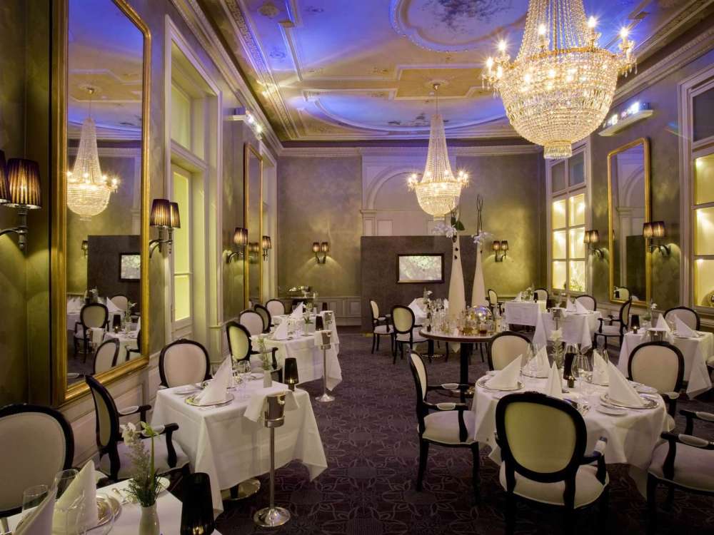 瑞士圣莫里茨凯宾斯基酒店 Kempinski Grand Hotel des Bains St. Moritz_SMV_Restaurant-Ca-d-oro-2_L.jpg