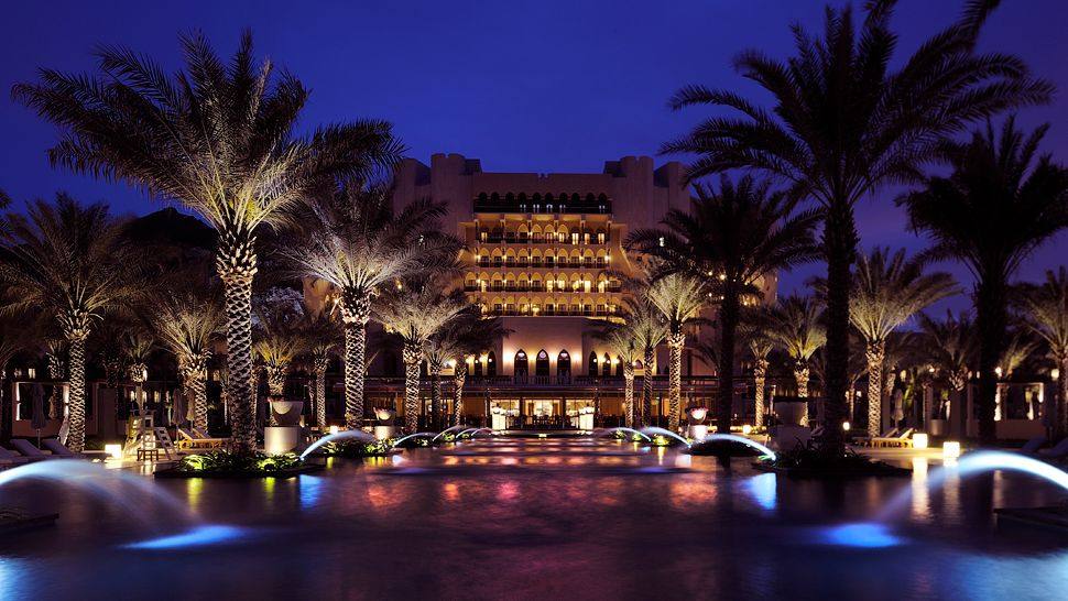 阿曼马斯喀特Al Bustan Palace丽思卡尔顿酒店_004277-06-Infinity-Pool-Night.jpg