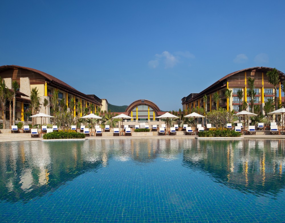 三亚亚龙湾瑞吉度假酒店 The St. Regis Sanya Yalong Bay Resort_Pool shotro20013erf24515dln24658rxa28201hso27891mmn27744n.JPG