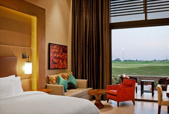 阿布扎比威斯汀酒店 Westin Abu Dhabi_deluxe-room_lg.jpg