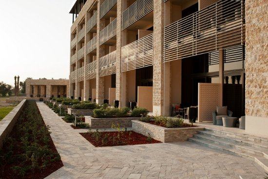 阿布扎比威斯汀酒店 Westin Abu Dhabi_premium-room-terrace_lg.jpg