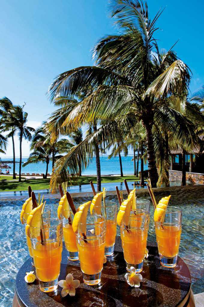 毛里求斯Constance Belle Mare Plage度假酒店_phoca_thumb_l_BMPDSWelcmCktail1.jpg