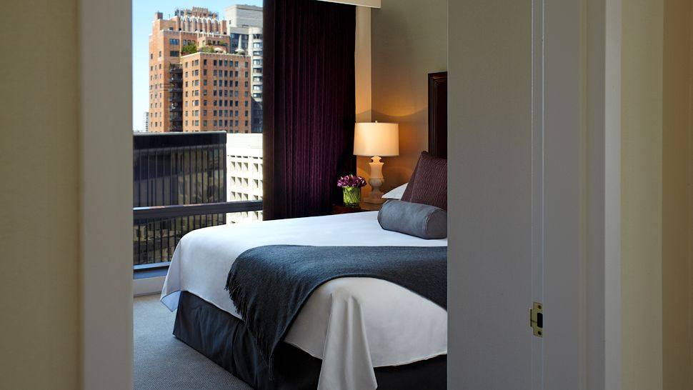 纽约中央公园特朗普酒店 Trump International Hotel & Tower New York_000313-08-exec-city-bedroom.jpg