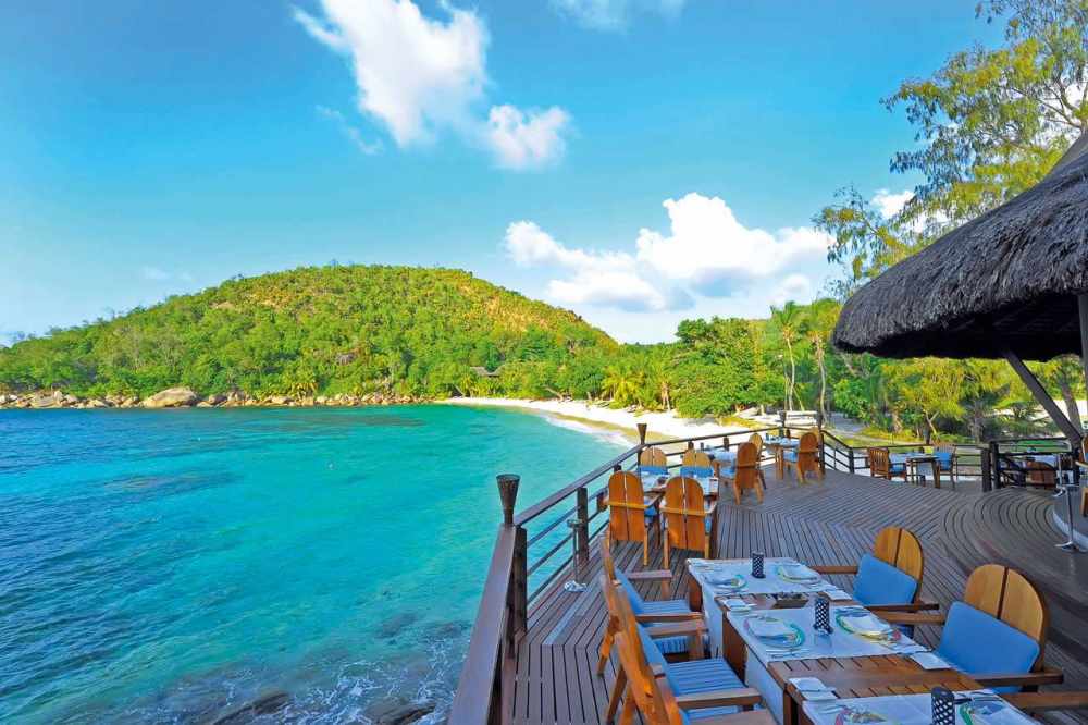 塞舌尔康斯坦茨利莫里亚度假村 Constance Lémuria Resort_phoca_thumb_l_CLRPBP11_BeachBarGrill01.jpg