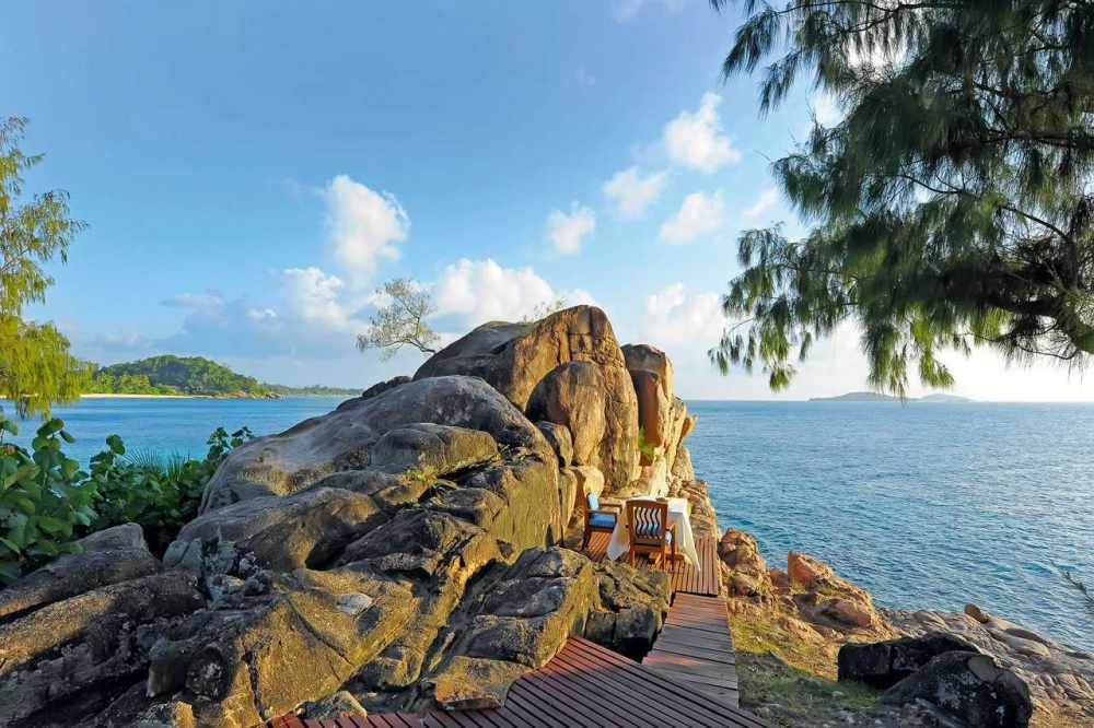 塞舌尔康斯坦茨利莫里亚度假村 Constance Lémuria Resort_phoca_thumb_l_CLRPBP11_BeachBarGrill03.jpg